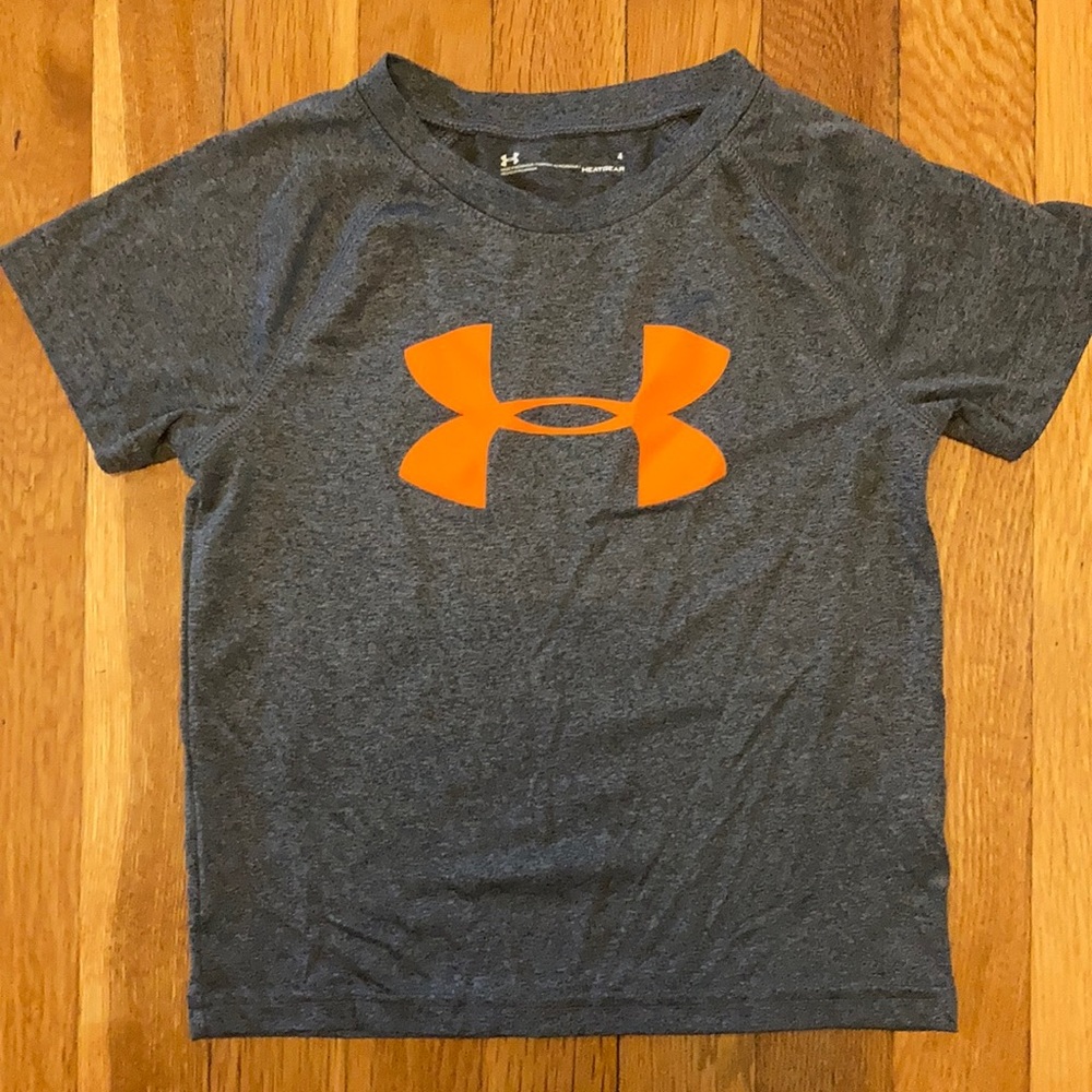 Boys underarmor t-shirt, moisture wick. Gray.